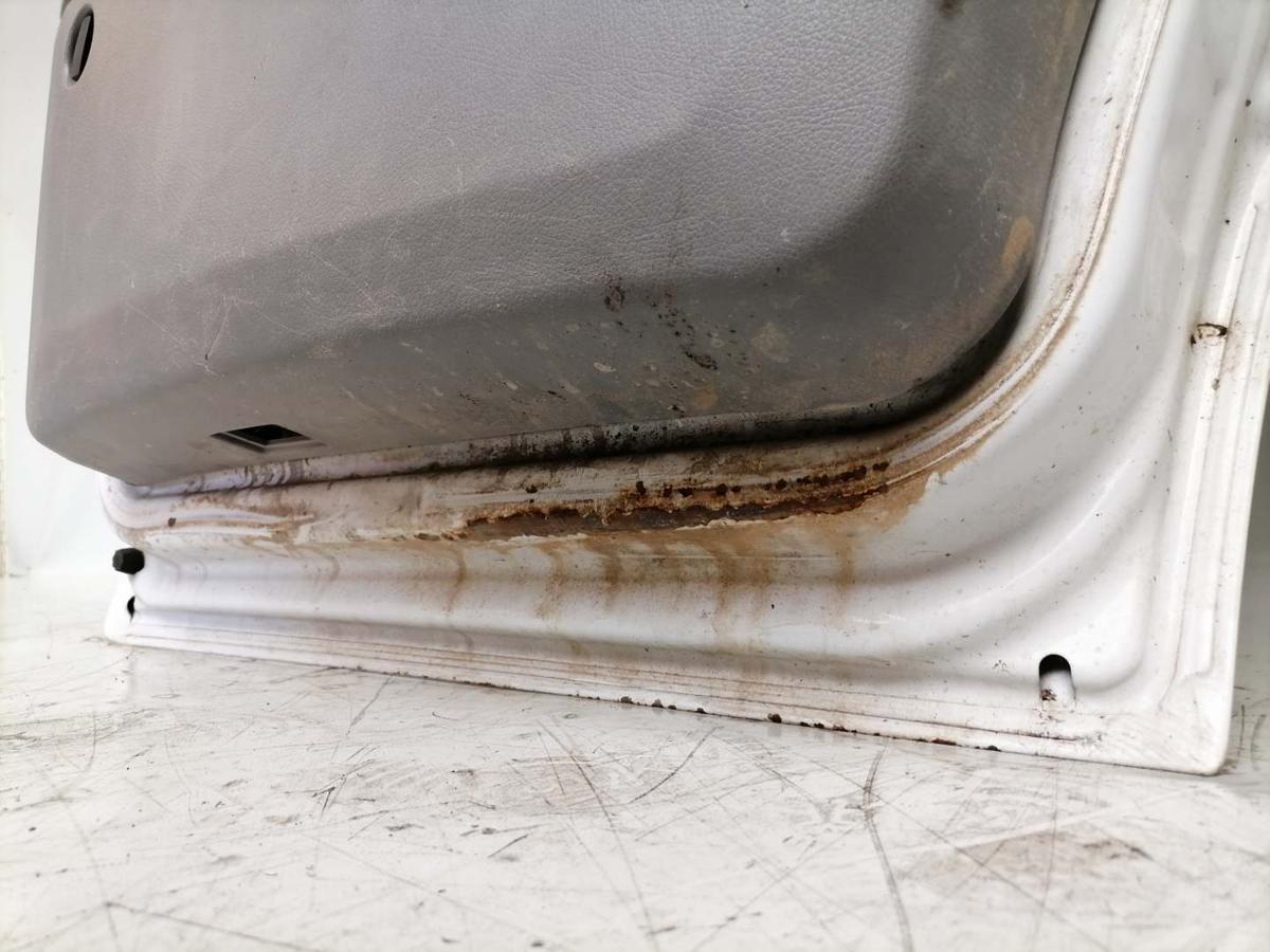 Mercedes Sprinter 906 original T&uuml;r vorn links Wei&szlig; Rohbau Bj.2010